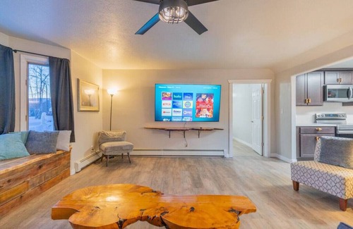 North Pole Apartment | The Southern Driftwood Inn 3.0