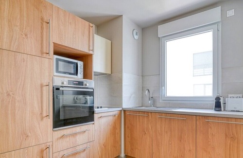 Issy-les-Moulineaux Apartment | The Spacious - On the edge of Paris