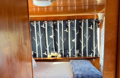 Tellico Plains Cottage | The Spartan Village - A Retro Trailer Coach Resort 1954 Royal Mansion #5