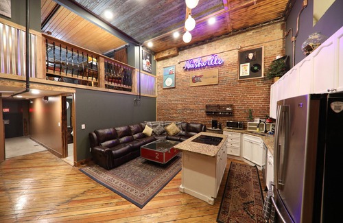 Sobro House | THE SPEAKEASY: Ground Level 4b/2bth Rock Memorabilia w/Optional 1Bth/3Bed Loft