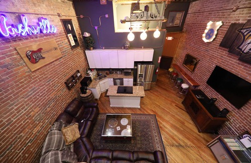 Sobro House | THE SPEAKEASY: Ground Level 4b/2bth Rock Memorabilia w/Optional 1Bth/3Bed Loft