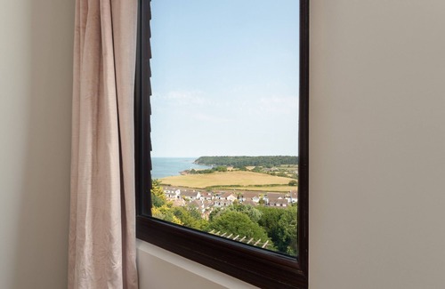 Paignton Ski Chalet | The Spinney - Large home with hot tub, gym, amazing sea views