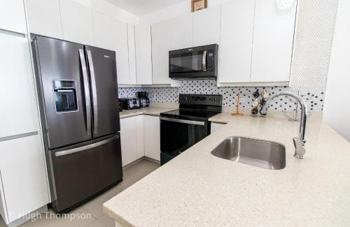 Tower Isle Apartment | THE SPLASHING VIEW