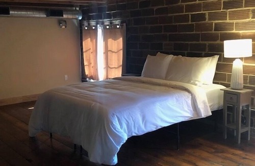 Sheridan Hotel | The Sport at The Nelson Inn - Unit 1