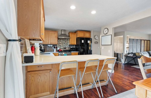 Lincoln Heights House | The Spot | Chill South Hill Vibes + Pool Table