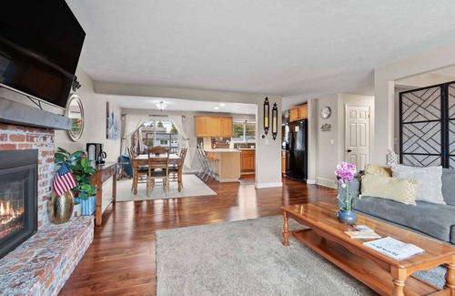 Lincoln Heights House | The Spot | Chill South Hill Vibes + Pool Table