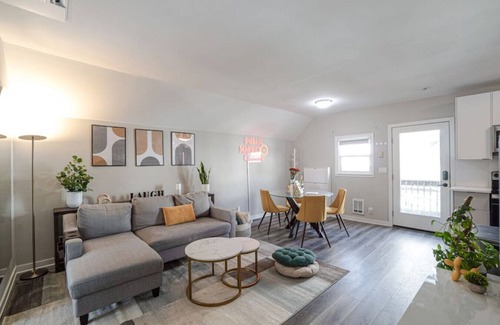 Minor Apartment | The Spot- King Bed, Balcony, BBQ