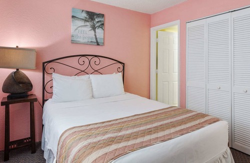 Key West Condo | The St. Kitts by Brightwild | Pool & Near Beach