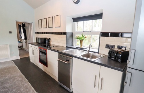Lydney Cottage | THE STABLE, pet friendly, character holiday cottage in Lydney