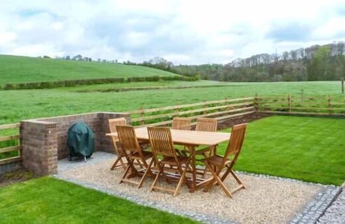 Tarbolton Cottage | THE STABLES AT DALDORCH, pet friendly, with open fire in Mauchline