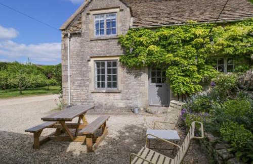 Colerne House | The Stables at Daubeneys