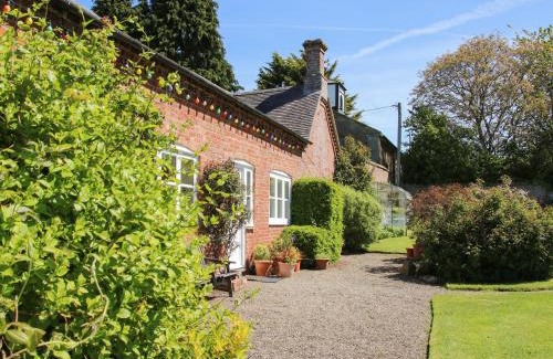 Eaton Mascott House | The Stables