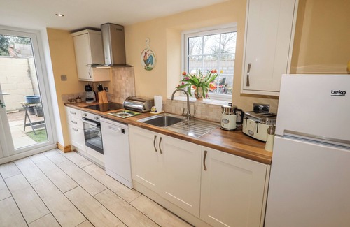 Chester Cottage | THE STABLES, pet friendly, with a garden in Chester