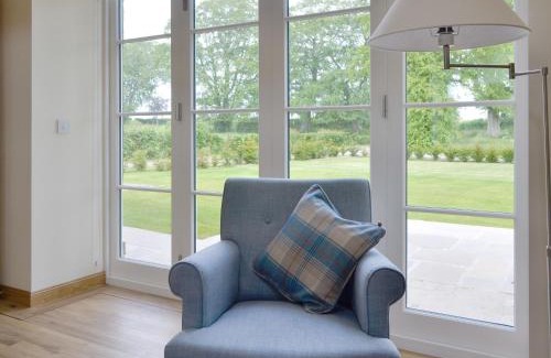 Montrose House | The Stables - Uk11108