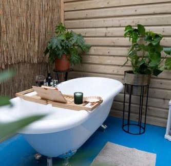 Skibbereen Apartment | The Stall at CasaClarig - West Cork Cabin with Sauna