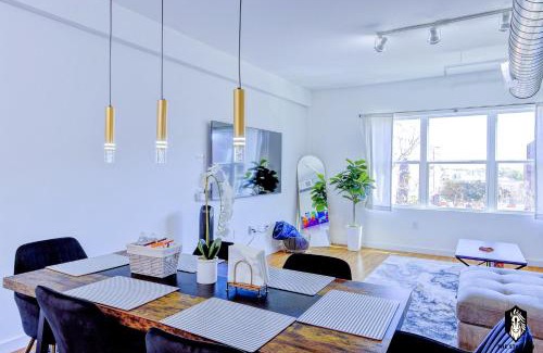 Downtown Memphis Apartment | The Stallion #301 - Walk to attractions, Modern Luxe Loft in Downtown Memphis with free covered gated parking