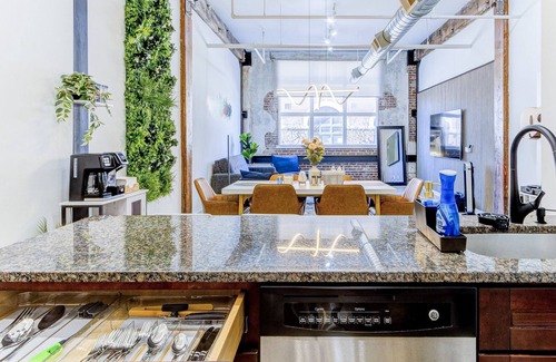 Downtown Memphis Apartment | The Stallion
