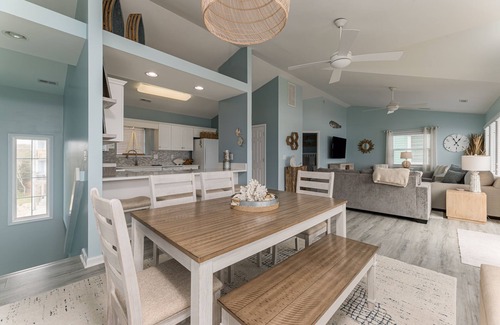 Surf City House | The Steel Fin - Beachfront 4 bedroom 3 bathroom with private beach access