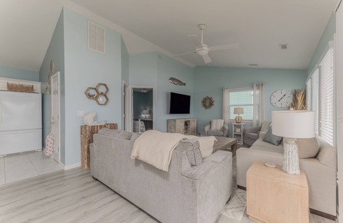 Surf City House | The Steel Fin - Beachfront 4 bedroom 3 bathroom with private beach access