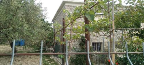 Mbrostar-Urë Apartment | The Stone House