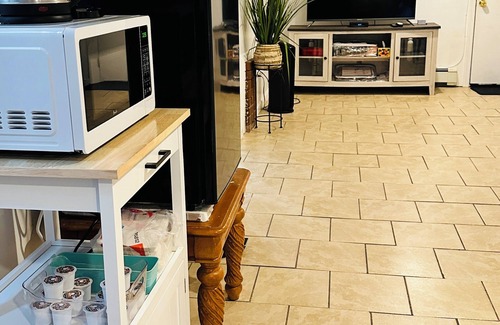Uniondale Apartment | The Stone House! Pvt Entry/Sleeps 4 - by Hofstrann