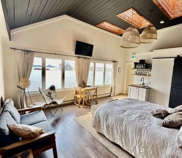 Pictou House | The Stonehouse Makers' Maisonette