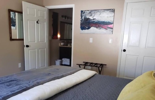 Pembroke House | The Stonewood Acre: laid-back mountain vibe.