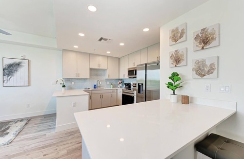 North Trail Condo | The Strand, Luxury Condo, Breathtaking Water Views