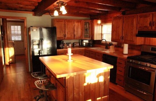 Stanardsville Cabin | The Stream Song Cabin