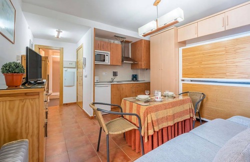 Pradollano Apartment | The studio apartment "Monte Gorbea 4 E" is located in Sierra Nevada and offers direct access to