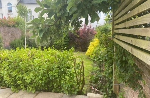 Worthing Apartment | The Studio - Apartment with Garden View