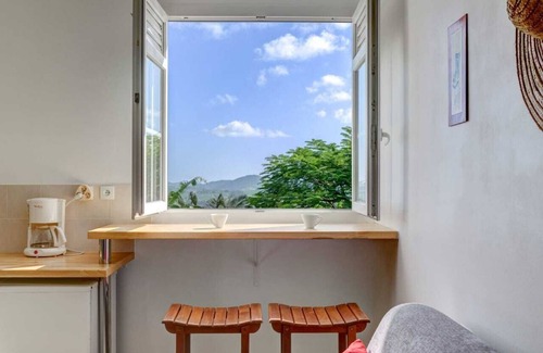 Tartane Apartment | The Studio Mahoganys facing the peninsula of Caravelle