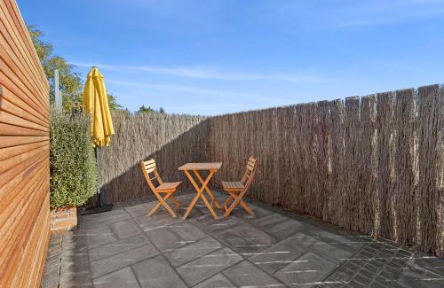 Lowburn House | The Studio - Modern stay in Old Cromwell