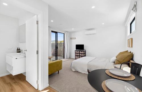 Lowburn House | The Studio - Modern stay in Old Cromwell
