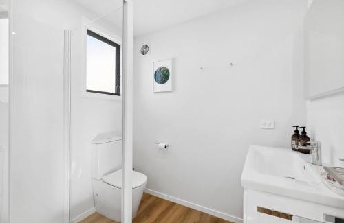 Lowburn House | The Studio - Modern stay in Old Cromwell