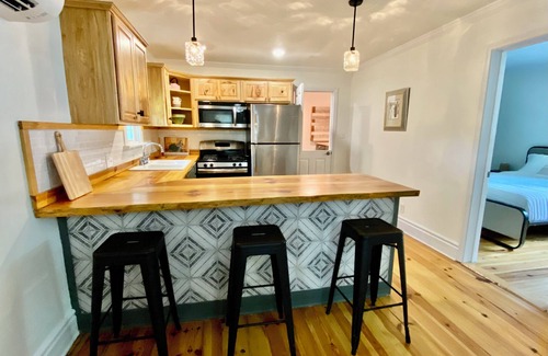 Aiken House | The stylish Gentry, just minutes from downtown Aiken and Bruce's Field.n
