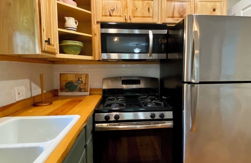 Aiken House | The stylish Gentry, just minutes from downtown Aiken and Bruce's Field.n