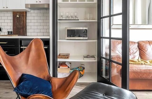 Darling Harbour Apartment | The Stylists House A Chic Inner city Landmark
