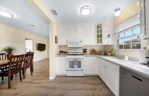 Crown Point House | The Succulent House - 2BR, 2Bath!