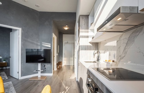 Central Waterfront Apartment | The Sugaria: DT "Waterfront Communities" brand new 1bedroom 2beds condo