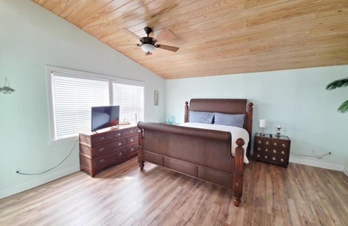 Crescent Beach House | The Summer House - All home