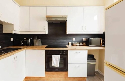 Central Aberdeen Apartment | The Summit Apartment: Spacious Quiet flat Central Aberdeen