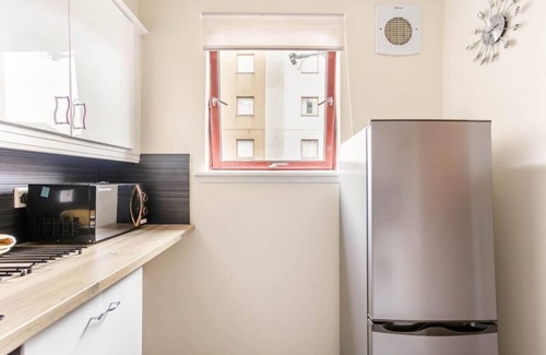 Central Aberdeen Apartment | The Summit Apartment: Spacious Quiet flat Central Aberdeen