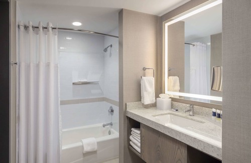 Roselawn Finance Hotel | The Summit Hotel