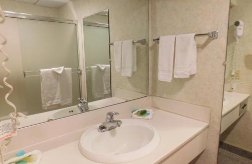 Snoqualmie Pass Hotel | The Summit Inn