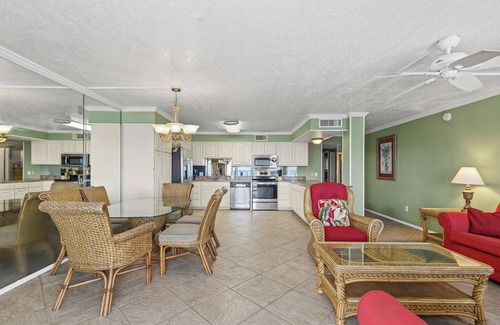 Panama City Beach Condo | The Summit PCB 1508 * Huge beachfront condo - 3 King, 2 Queen & Queen sofa