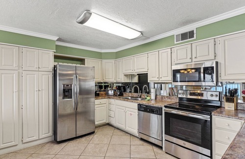 Panama City Beach Condo | The Summit PCB 1508 * Huge beachfront condo - 3 King, 2 Queen & Queen sofa