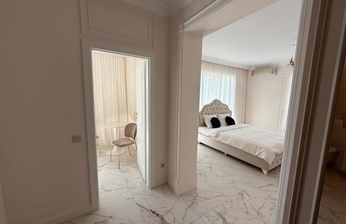 Craiova Apartment | The Sun Building Rooftop Studio
