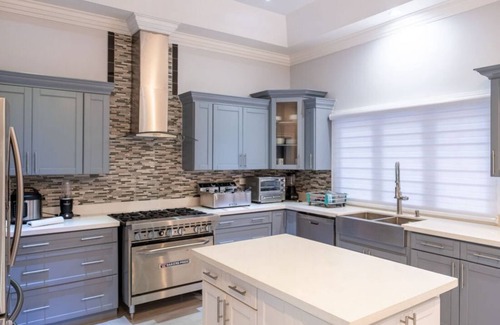 IronShore Estates Villa | The Sun Seeker Villa Ja 8 Bedrooms Villa, fully staffed, great for large groups.