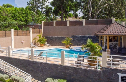 IronShore Estates Villa | THE SUN SEEKER VILLA 6 Bedrooms, fully staffed with butler & private chef.